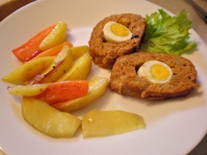 I poslužiti uz pečeni krumpir i zelenu salatu. Dobar tek!
