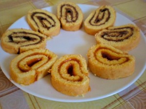 Rashladiti pa rezati na tanke kriške.