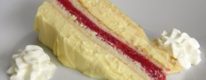 Kremasti kolač od jagoda i vanilije