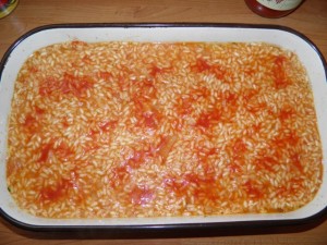 Zatim izliti rižu s paradajzom Složenac od riže - postupak slaganja složenca 2. korak