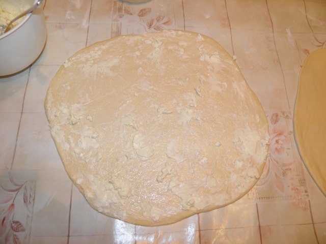 Prvi dio premazati samo margarinom... žu žu pogača - 2. korak izrade