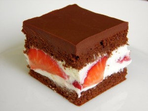 Čokoladne kocke s jagodama Čokoladne kocke s jagodama - servirane!