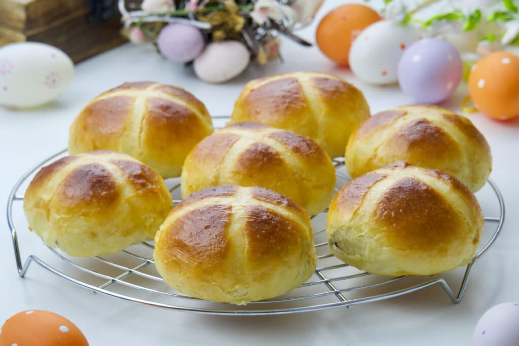 Uskrsna peciva s križićem - Hot cross buns