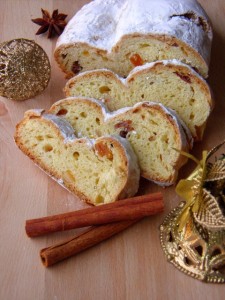 Stolen - slatki božićni kruh sa božićni ukrasima