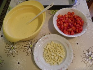 Svi sastojci za jednostavni kolač s jagodama