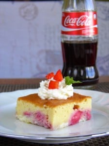 Jednostavne kocke s jagodama i Coca-Cola - dobitna kombinacija