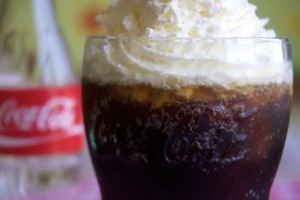 Coke Float - Coca-Cola ledeno osvježenje iz čaše