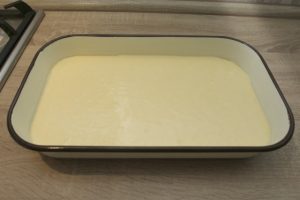 Izliti bisvkit i kratko zapeći