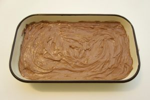 Prvo nanijeti smeđu kremu